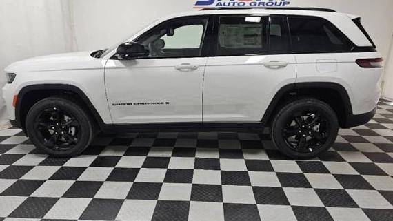 JEEP GRAND CHEROKEE 2023 1C4RJHAG4PC670187 image